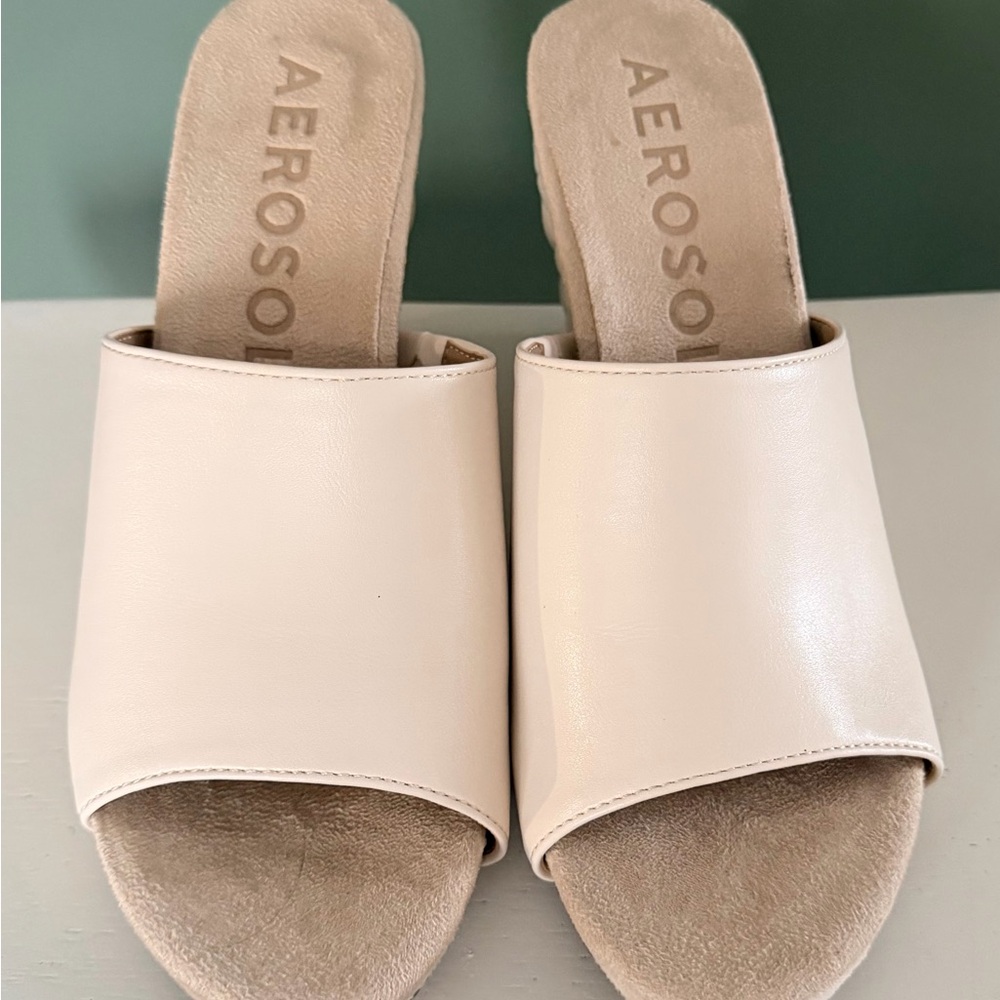❤️AEROSOLES ❤️ Cream Open-Toe Slides EUC 7M